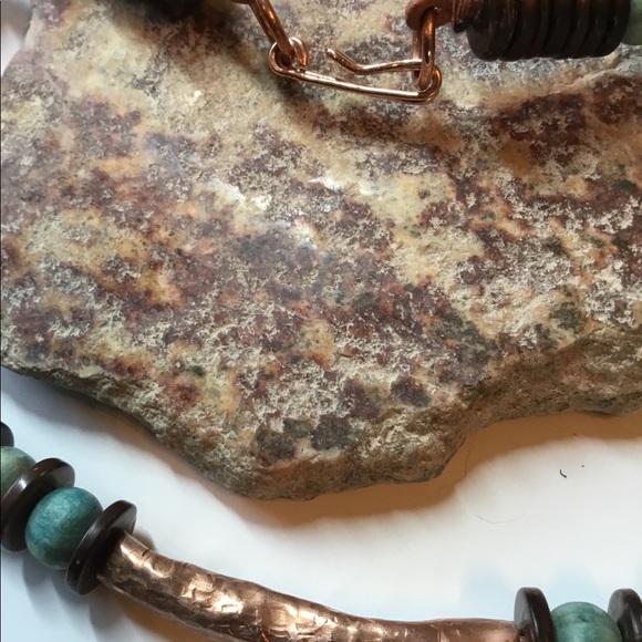 tribal style wood and copper necklace - Picture 4 of 7
